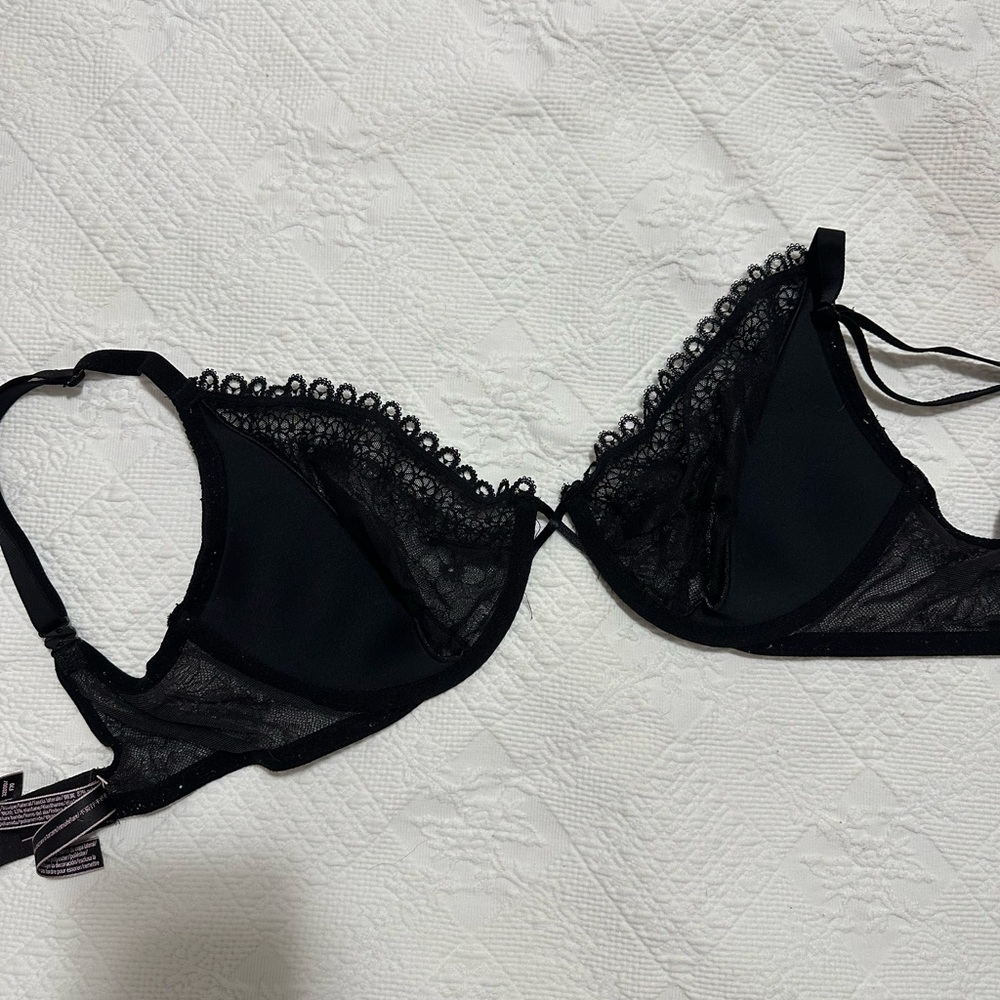 Sexy Victorias Secret black lace underwire bra